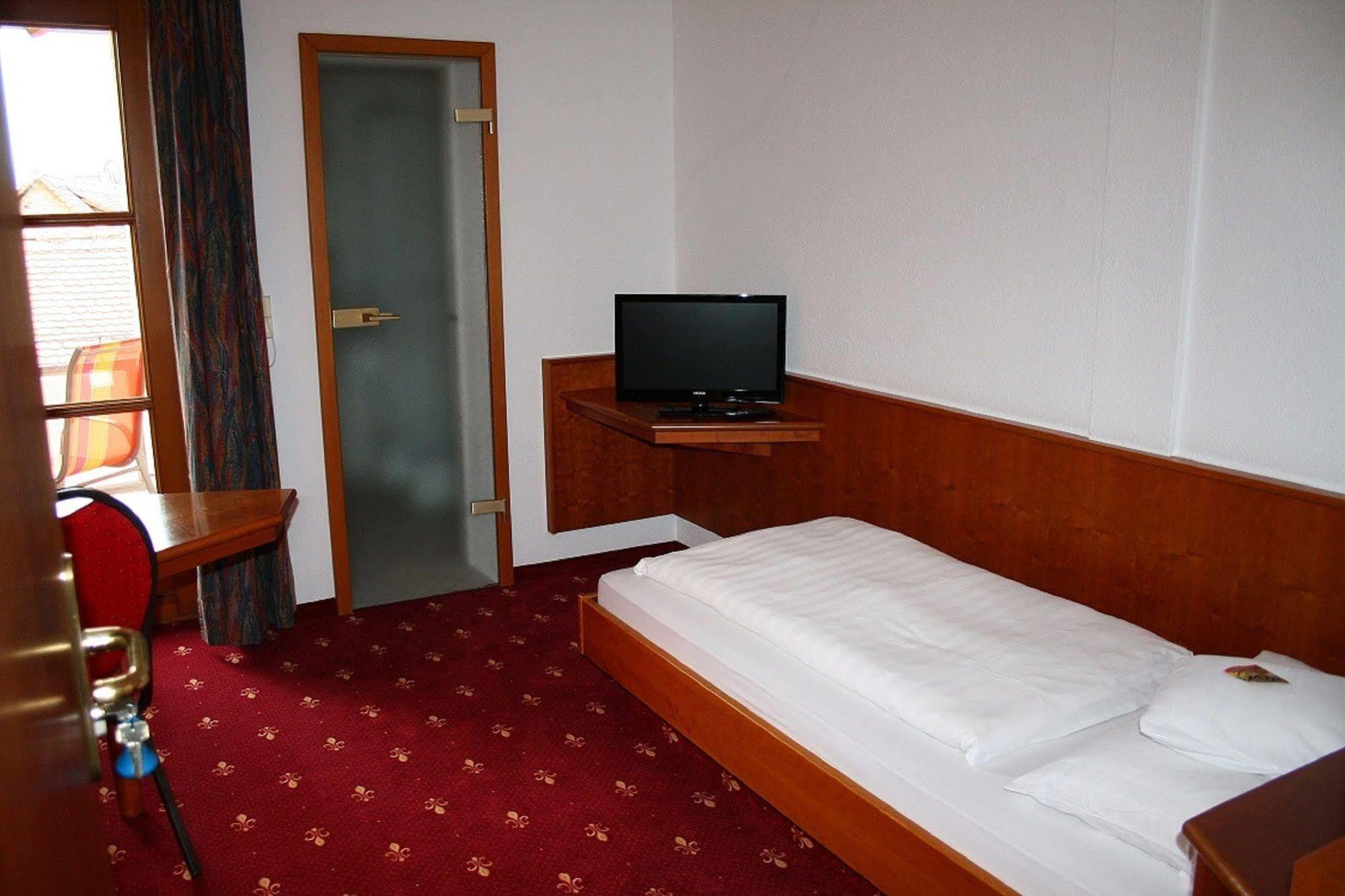 Hotel Erlenbacher Hof Bad Homburg vor der Hoehe Exterior photo